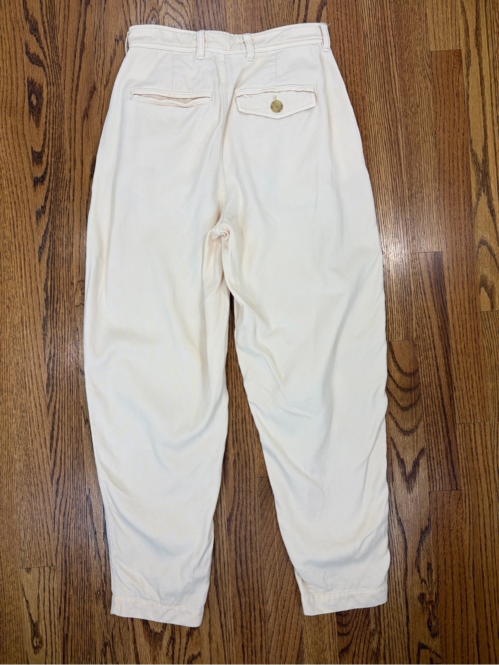 Everlane The Utility Barrel 100% TENCEL™ Lyocell Cream High-Waist Pants (00) - Picture 2 of 9